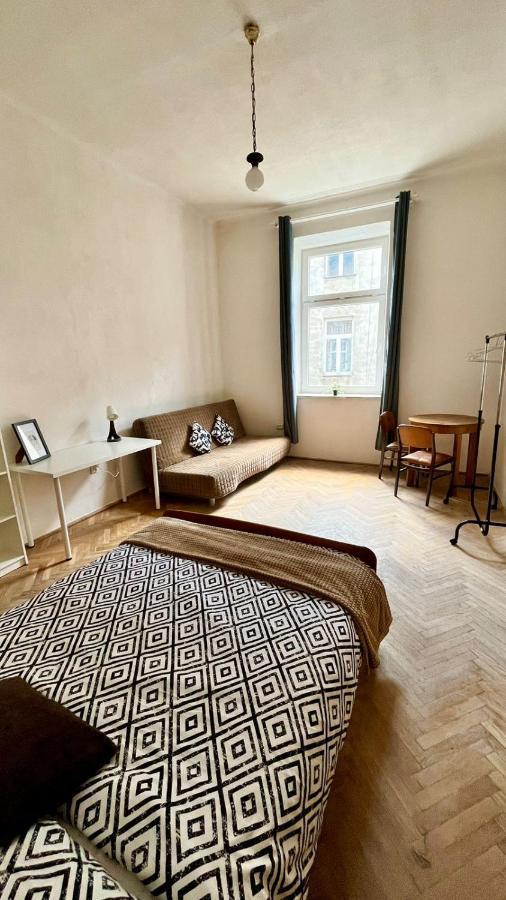 Nice Bedroom Near The Bus And Train Station Krakow Exterior photo